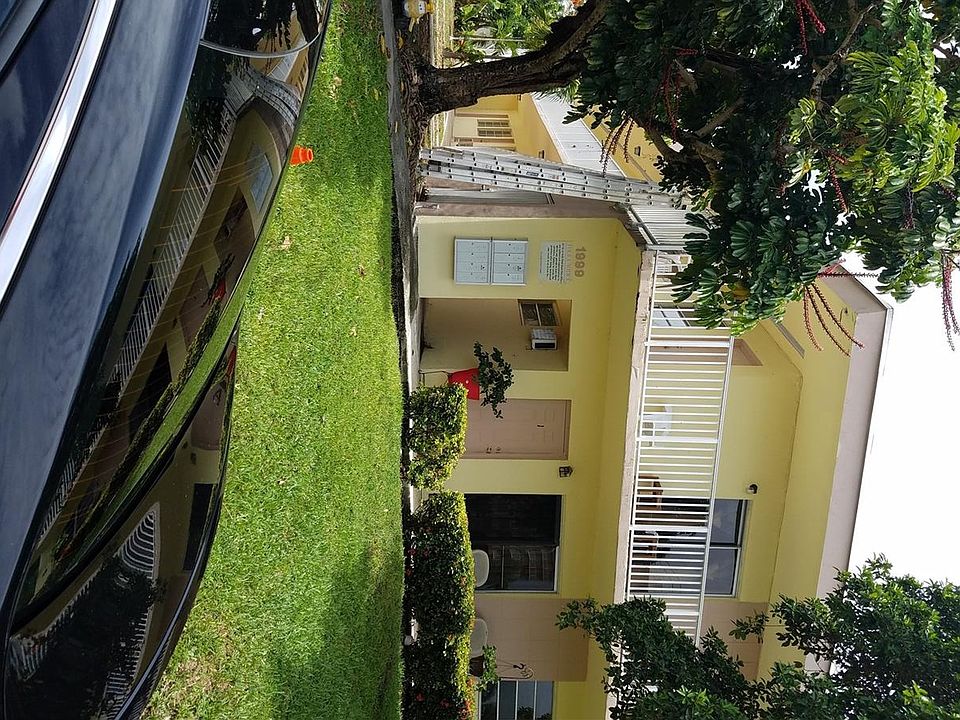 2nd image of 1998 N Glades Dr