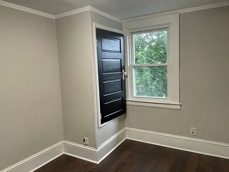 2318 Monroe Ave — Photo 8