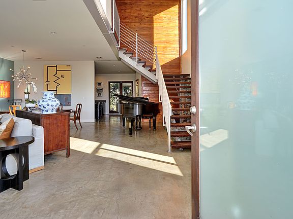 2nd image of 3410 The Paseo