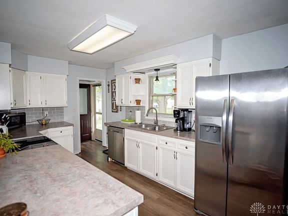 3rd image of 24 N Circle Dr