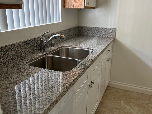 2nd image of 1959 Chestnut Ave #205