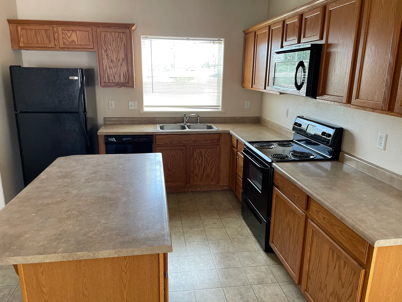 2 bed, 2.5 bath, 1400 sqft, $1,850 — Photo 4