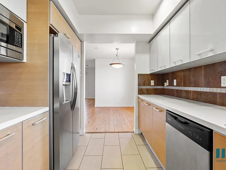 Full-Size Kitchen with Energy-Efficient Appliances