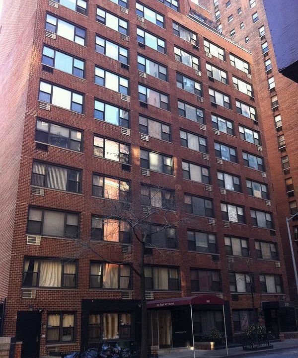 1st image of 210 E 36th St
