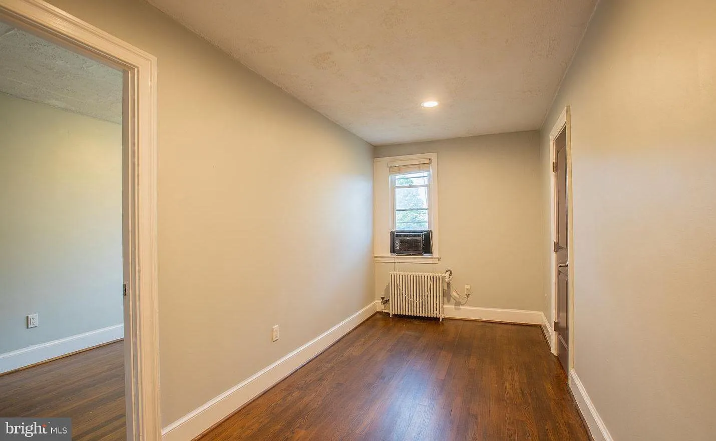 3 bed, 1.0 bath, 900 sqft, $2,500 — Photo 4