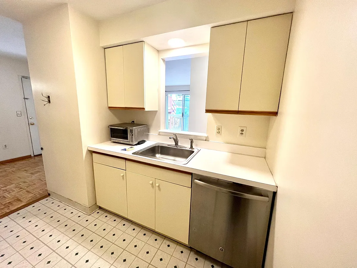 Building Photo - 36 Gibbs St #7