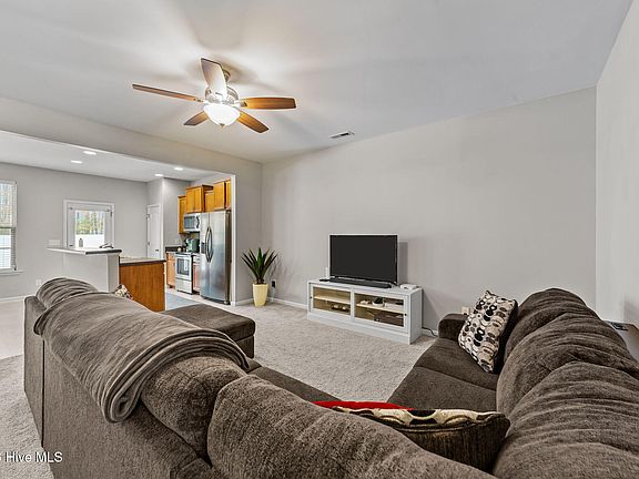4th image of 12 E Willow Trace Way