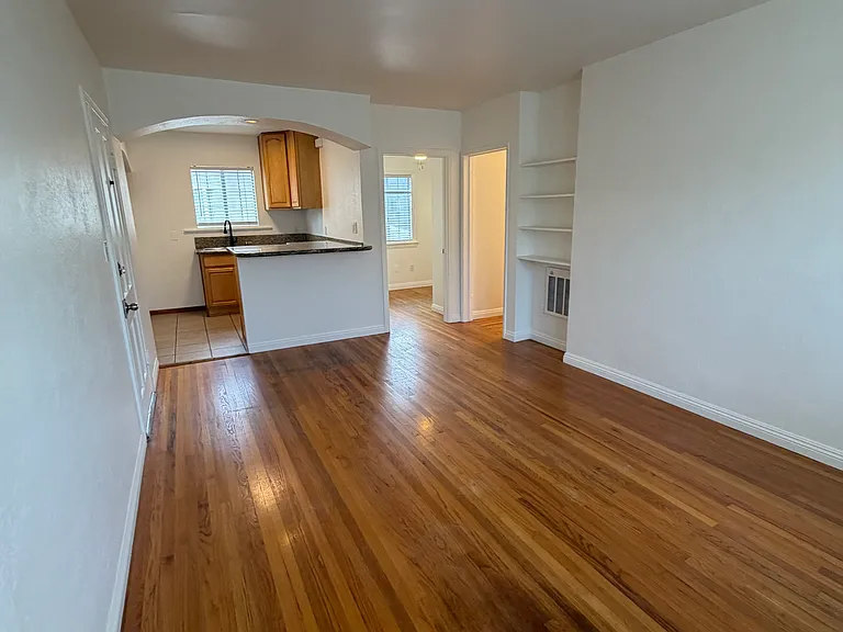 4430 Boundary St — Photo 2