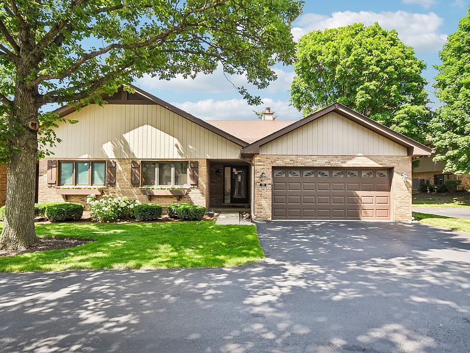 1st image of 79 Castle Rock Ln