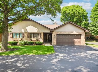 79 Castle Rock Ln, Bloomingdale, IL 60108