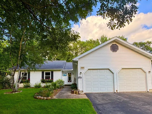 904 HONEY BEAR LANE, Waupaca, WI 54981