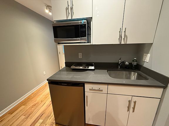 3rd image of 531 N Budd St APT 2B