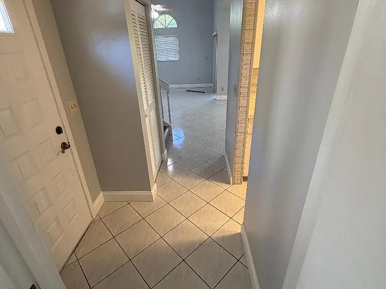 1117 SE 5th Ct — Photo 2