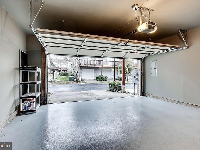 21784 Jarvis Sq — Photo 5