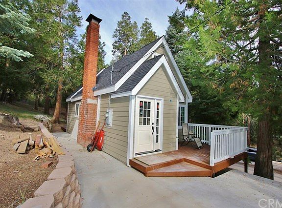 2nd image of 416 La Casita Dr