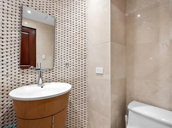 805 Avenida De La Constitucion #302, San Juan, PR 00907