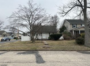 563 W 7th Ave, Roselle, NJ