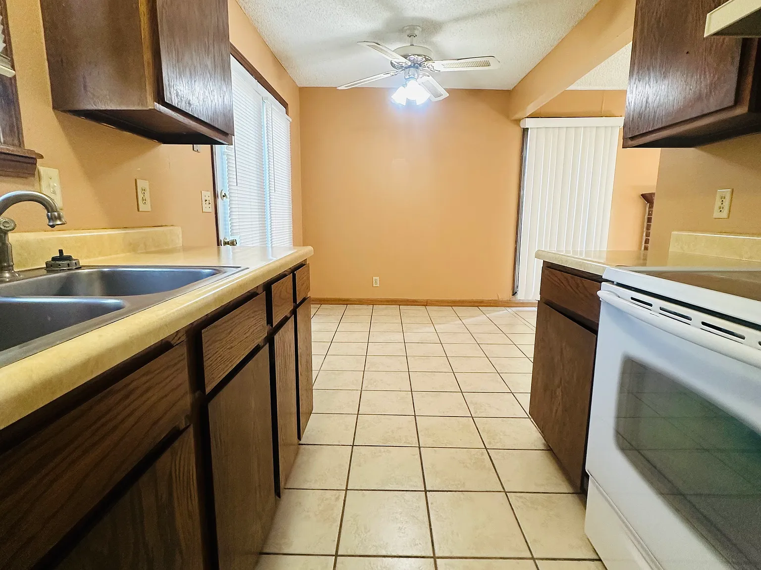 2 bed, 850 sqft, $1,000 — Photo 3