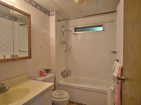 2nd image of 2112 Alonda Ln NE
