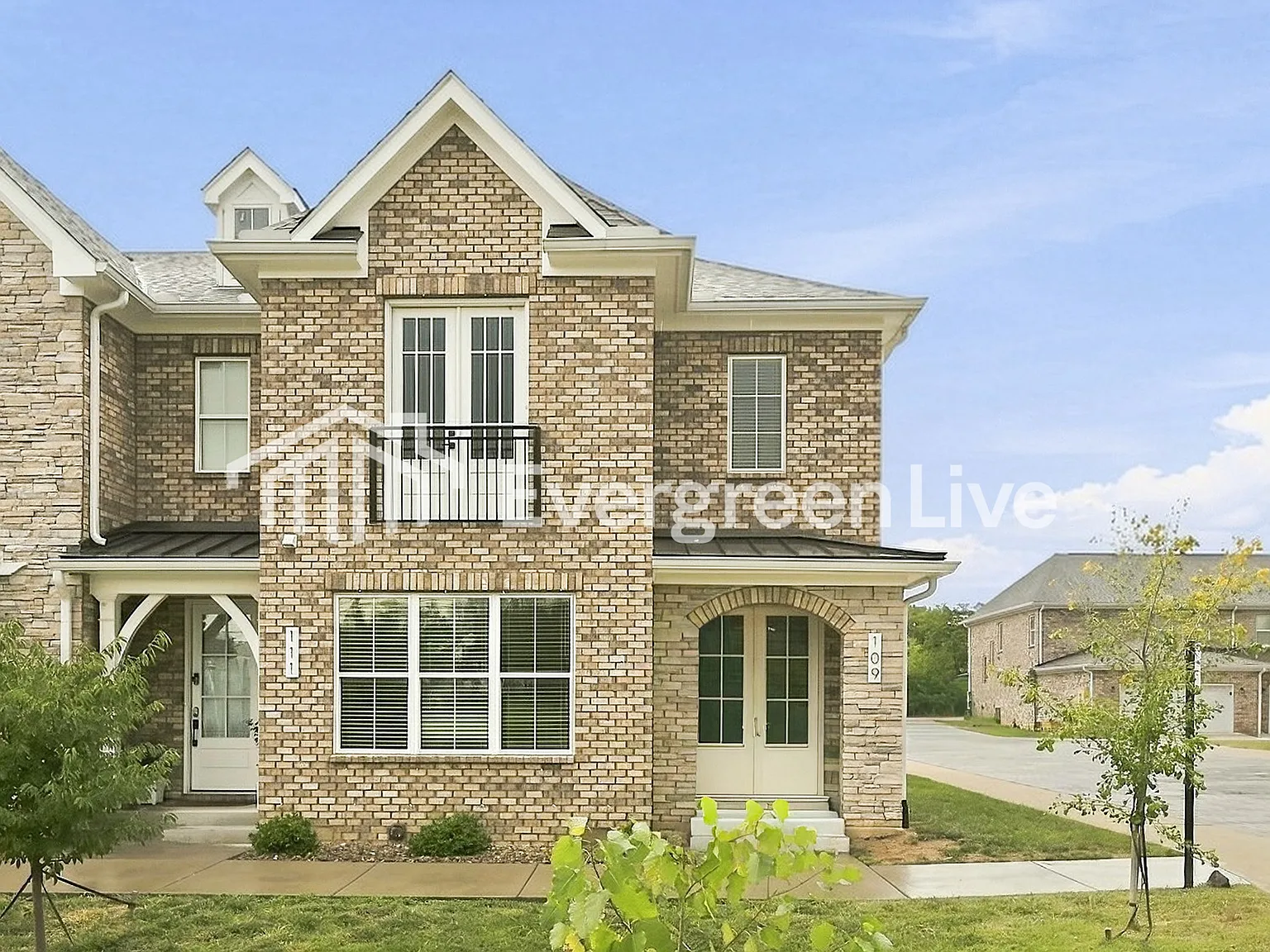 4 bed, 3.5 bath, 2051 sqft, $2,295 — Photo 1