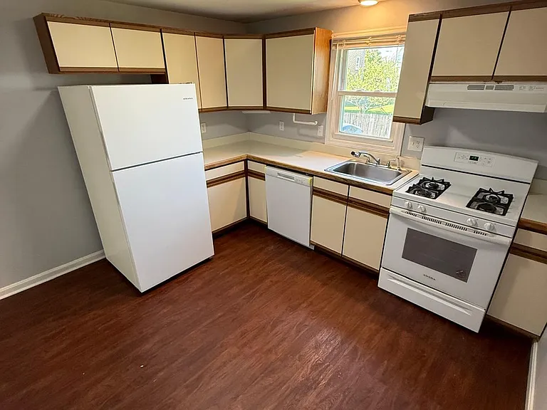 14 Saratoga Ave — Photo 9