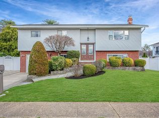 2 Deborah Ct, Massapequa, NY 11758