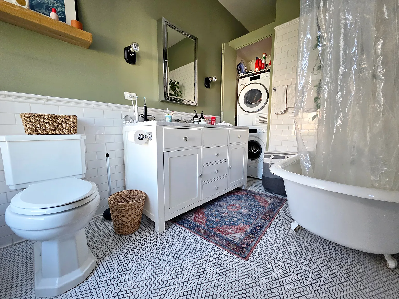 738 Leonard Street — Photo 2