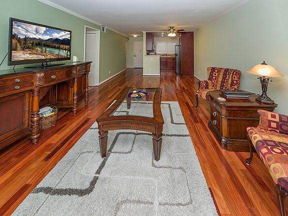 3rd image of 5530 Owensmouth Ave APT 231