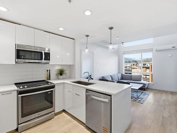 2nd image of 719 W 3rd St
