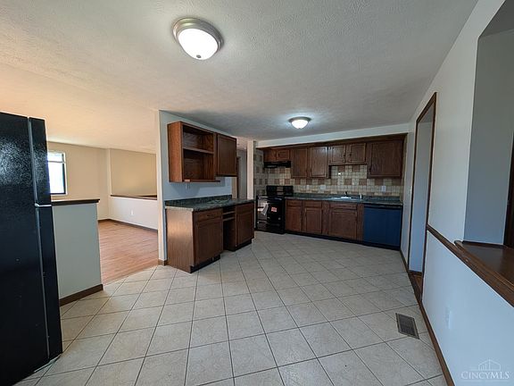 3rd image of 3687 Charter Oak St