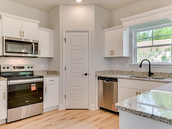 4th image of 426 Mill Stone Ln