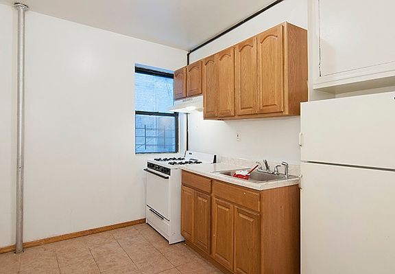 4th image of 703 Sterling Pl