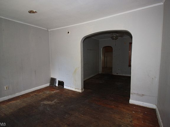 4th image of 755 S Main St