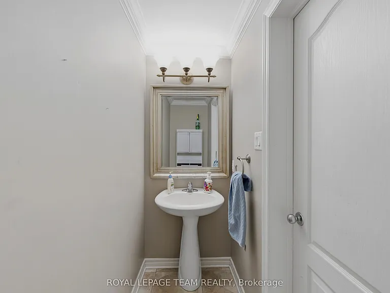 216 Horseshoe Cres — Photo 10