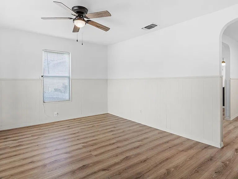 420 Alicia Ave — Photo 3