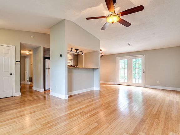 5th image of 4304 Twin Pines Dr