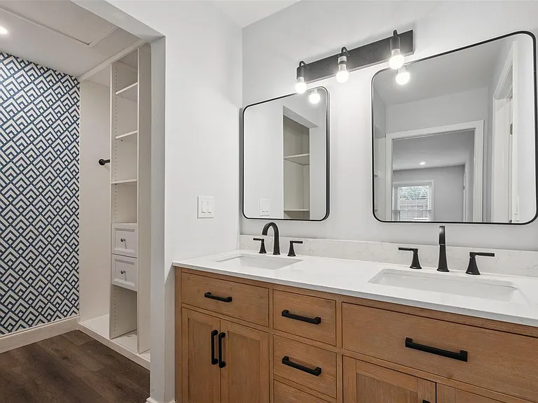530 Hunter Cir — Photo 22