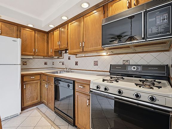 4th image of 100 Roper St #D