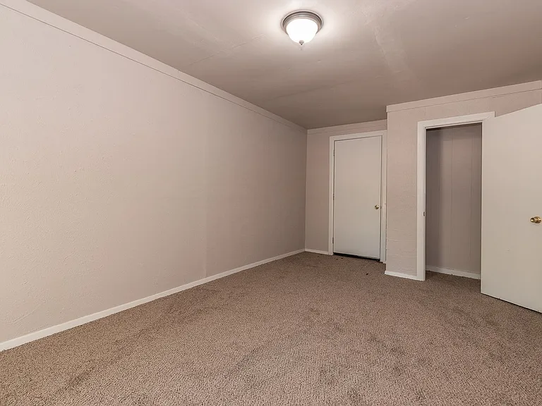 1611 Clark St — Photo 13