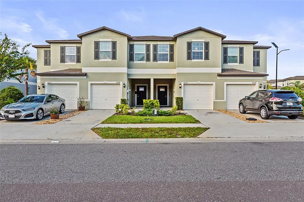 3 bed, 2.5 bath, 1634 sqft, $2,400 — Photo 1