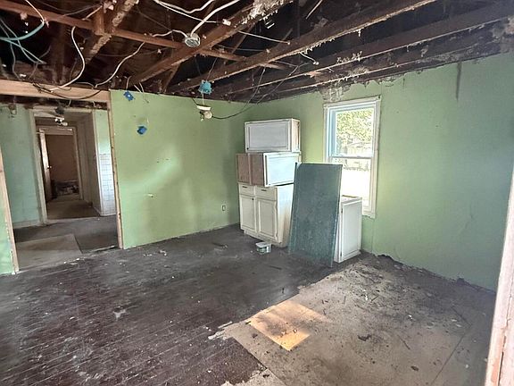 5th image of 2050 N Nettleton Avenue