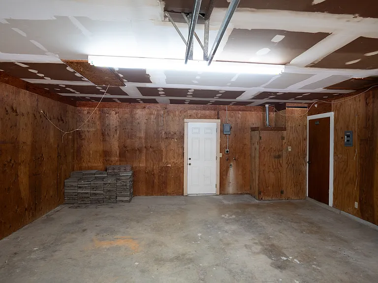 5235 Happiness St — Photo 37