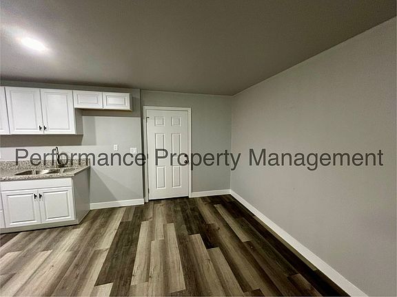 4th image of 5012 Yellow Rose Ct #B