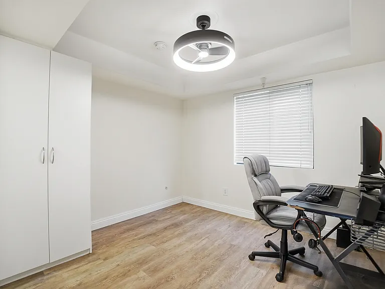 9960 Owensmouth Ave #21 — Photo 23