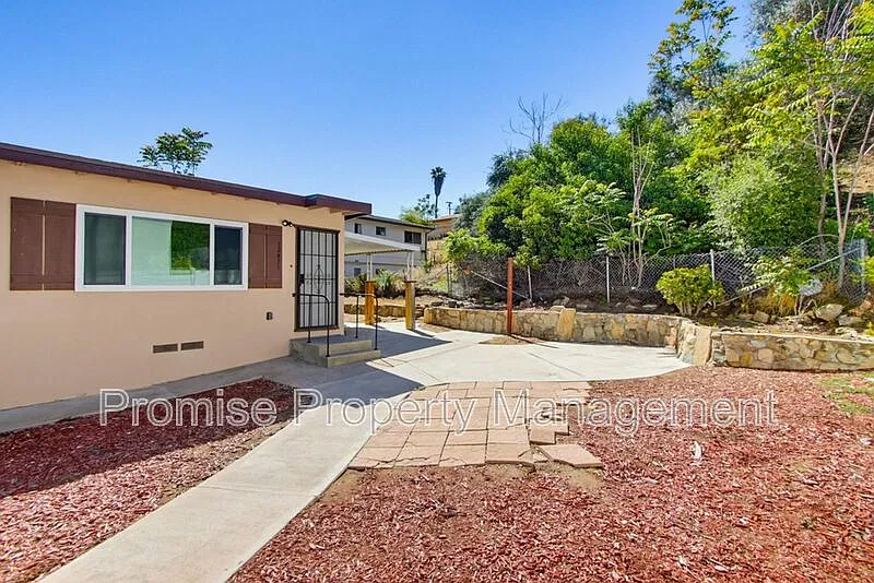 2 bed, 1.0 bath, 800 sqft, $2,200 — Photo 4