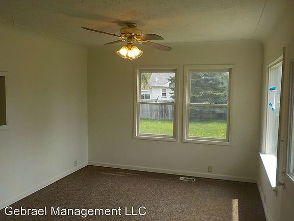 3rd image of 1451 Schumacher Ave