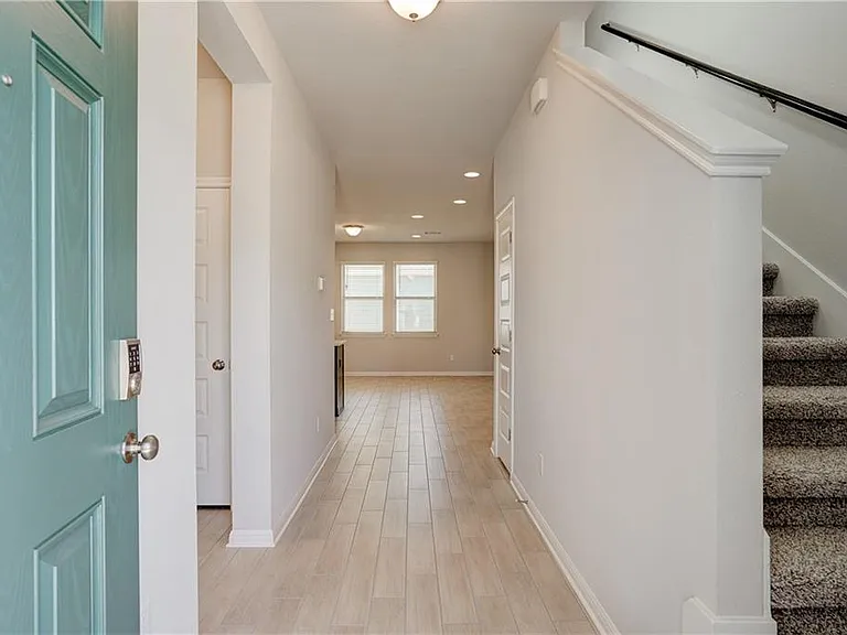 1724 W Artesian Springs Xing — Photo 2