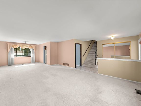 4th image of 190 Bourne Ln