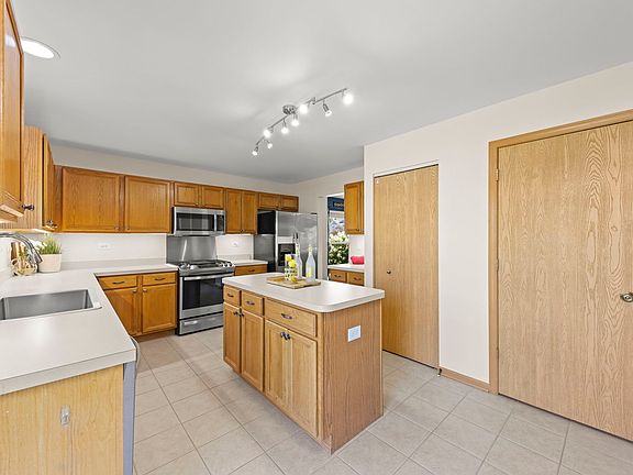 3rd image of 2285 Stacy Cir