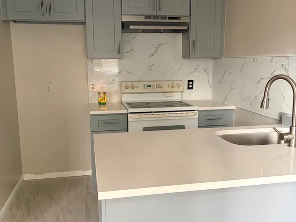 53 Poplar Street image 1 of 8